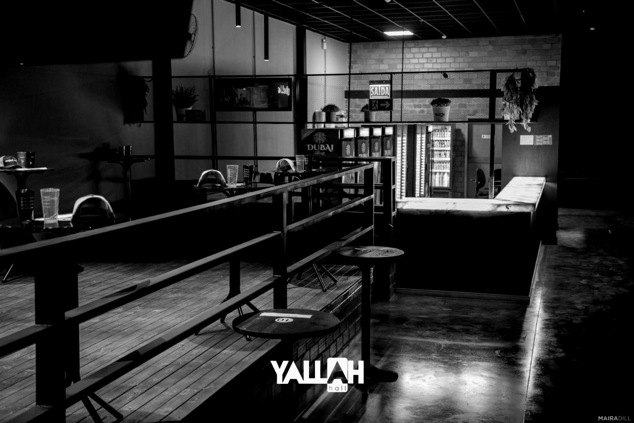 Área lounge do Yallah Hall