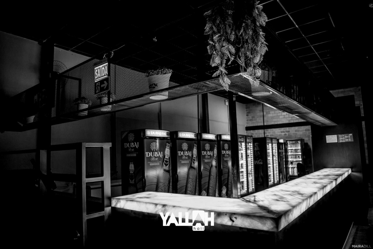 Mesas do Yallah Hall
